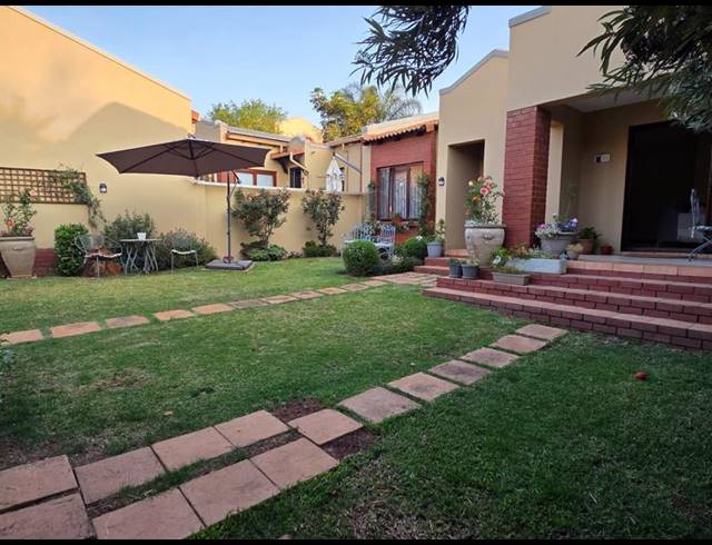 2 BEDROOM TOWNHOUSE FOR SALE IN BOARDWALK MEANDER